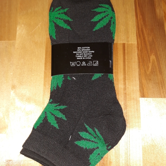3 Pack Mens Cannabis Leaf Ankle Socks - Picture 2 of 2